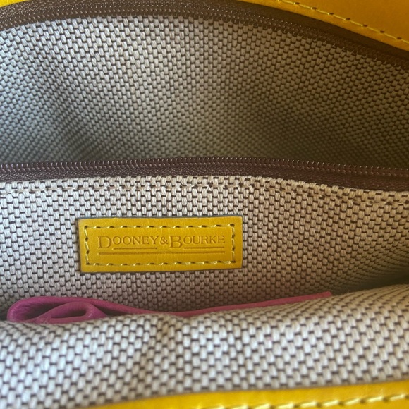 Authentic Dooney & Bourke purse. - Picture 5 of 9